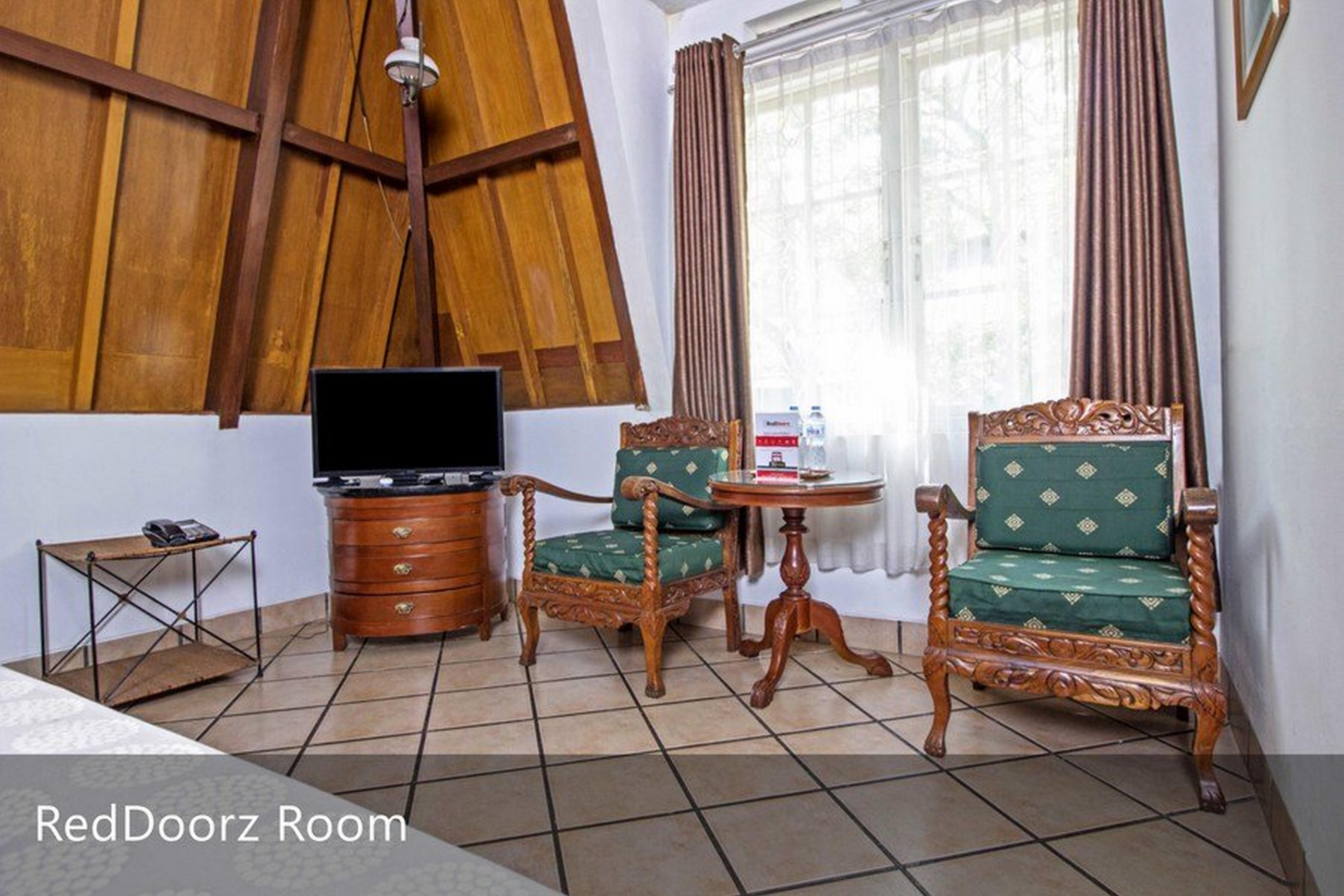 Reddoorz Plus Near Parahyangan University Bandung Exterior foto