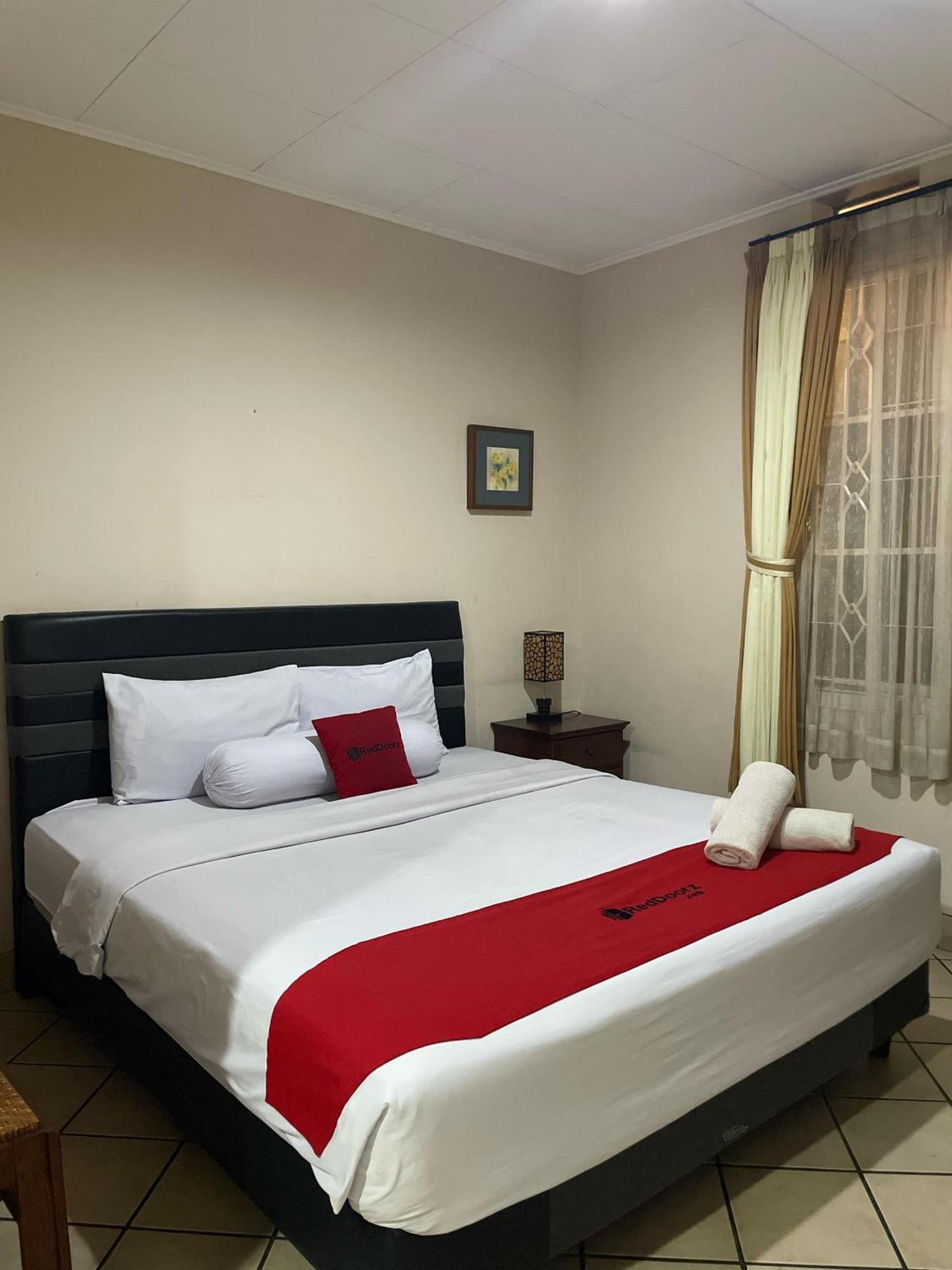 Reddoorz Plus Near Parahyangan University Bandung Exterior foto