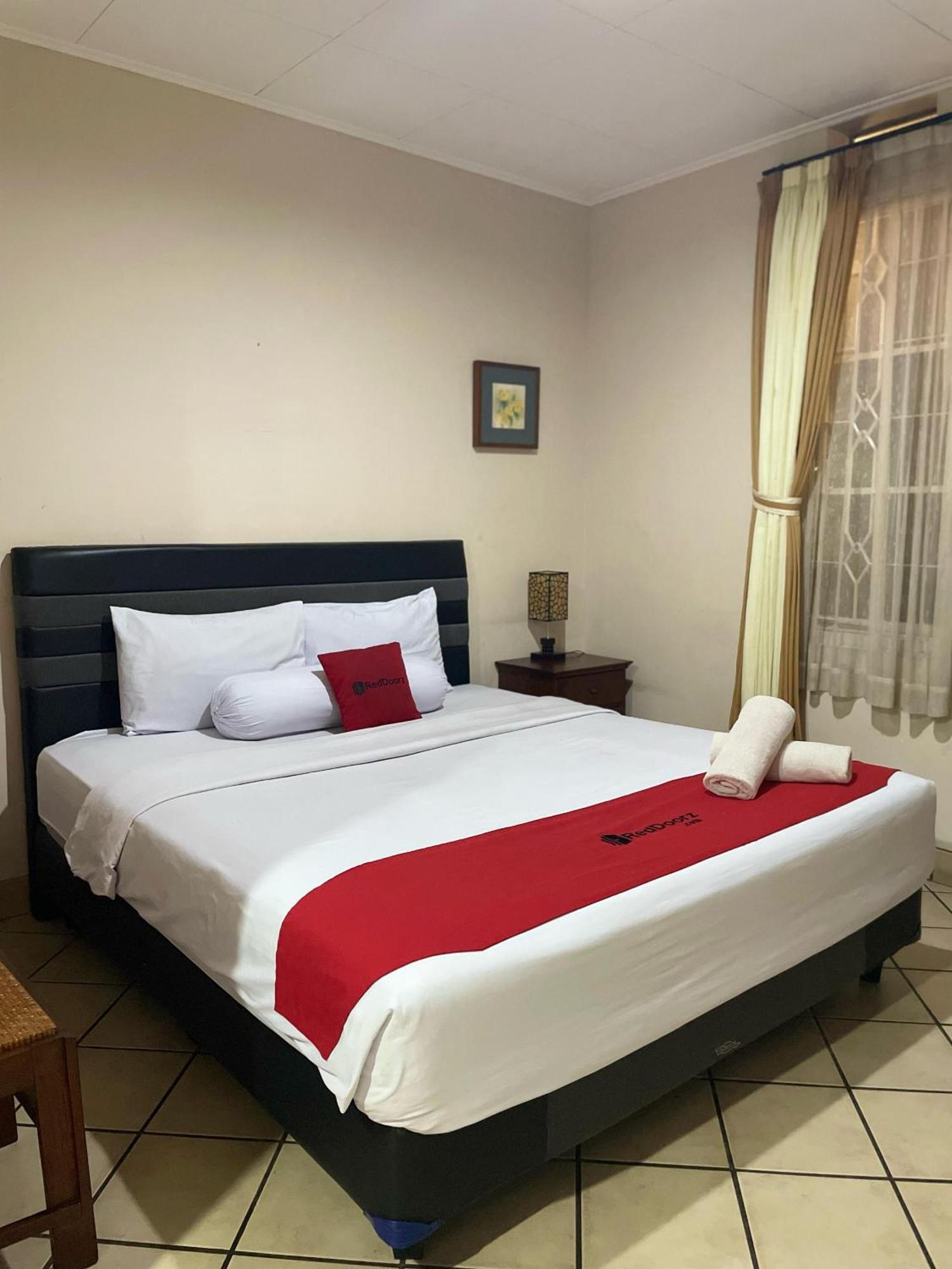 Reddoorz Plus Near Parahyangan University Bandung Exterior foto
