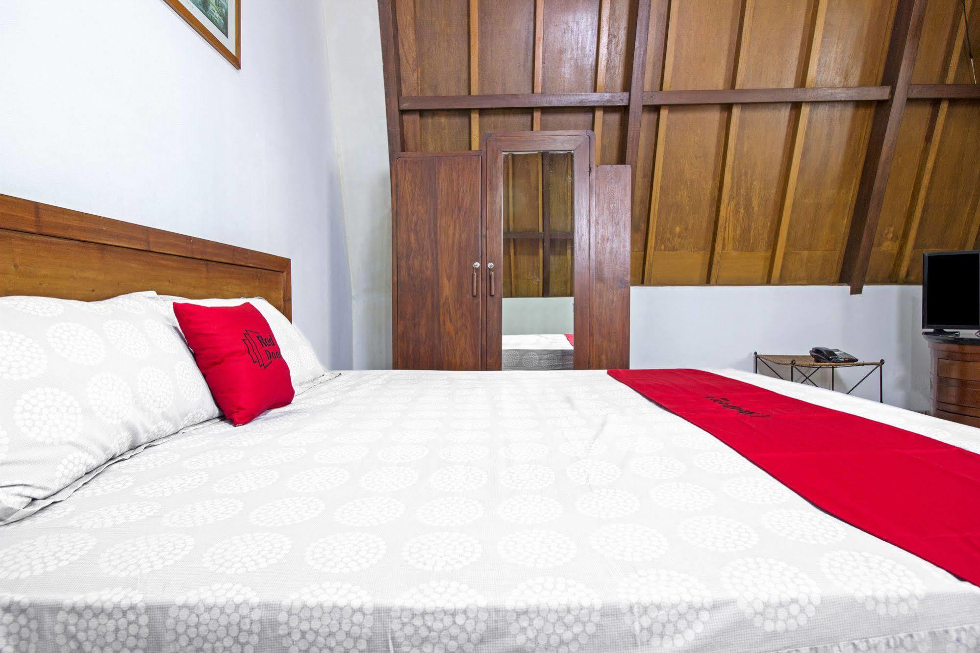 Reddoorz Plus Near Parahyangan University Bandung Exterior foto